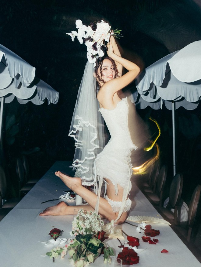 Tiệc độc th&acirc;n viral của "b&ocirc;ng hồng lai đẹp nhất Th&aacute;i Lan": Bảo sao chỉ đi dạo TTTM cũng th&agrave;nh si&ecirc;u sao!- Ảnh 7.