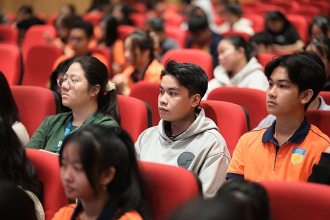 Talkshow "Ba mặt Nhiều lời" c&oacute; g&igrave;: Chuyện chi ti&ecirc;u của người trẻ, lời th&uacute; thật từ chuy&ecirc;n gia v&agrave; loạt b&iacute; k&iacute;p "dễ vậy m&agrave; l&acirc;u nay kh&ocirc;ng biết"- Ảnh 8.