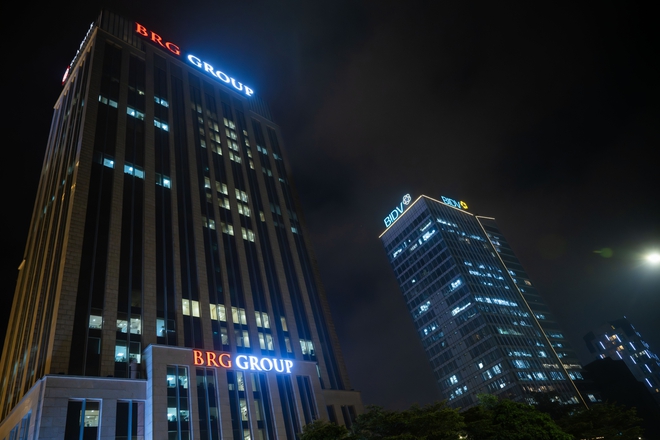 Chùm ảnh, clip: 10 giờ đêm, các toà nhà văn phòng ở Hà Nội vẫn sáng đèn, nhân viên tăng ca đến 0 giờ- Ảnh 12. Chùm ảnh, clip: 10 giờ đêm, các toà nhà văn phòng ở Hà Nội vẫn sáng đèn, nhân viên tăng ca đến 0 giờ- Ảnh 12.