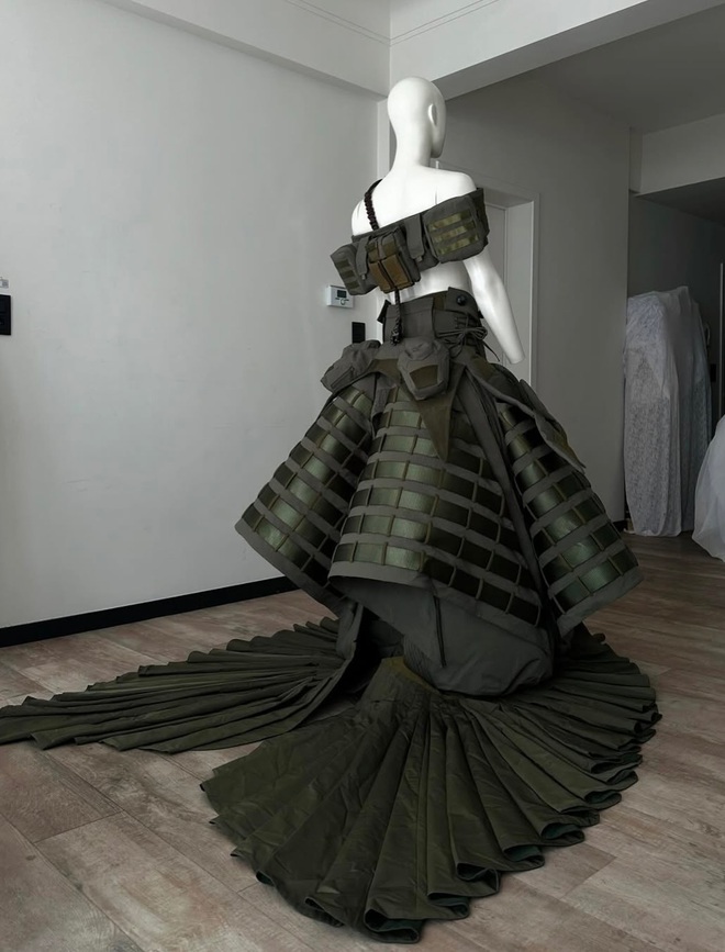 Rosé sắp công bố ảnh váy cưới có 1 không 2- Ảnh 3. Rosé sắp công bố ảnh váy cưới có 1 không 2- Ảnh 3.