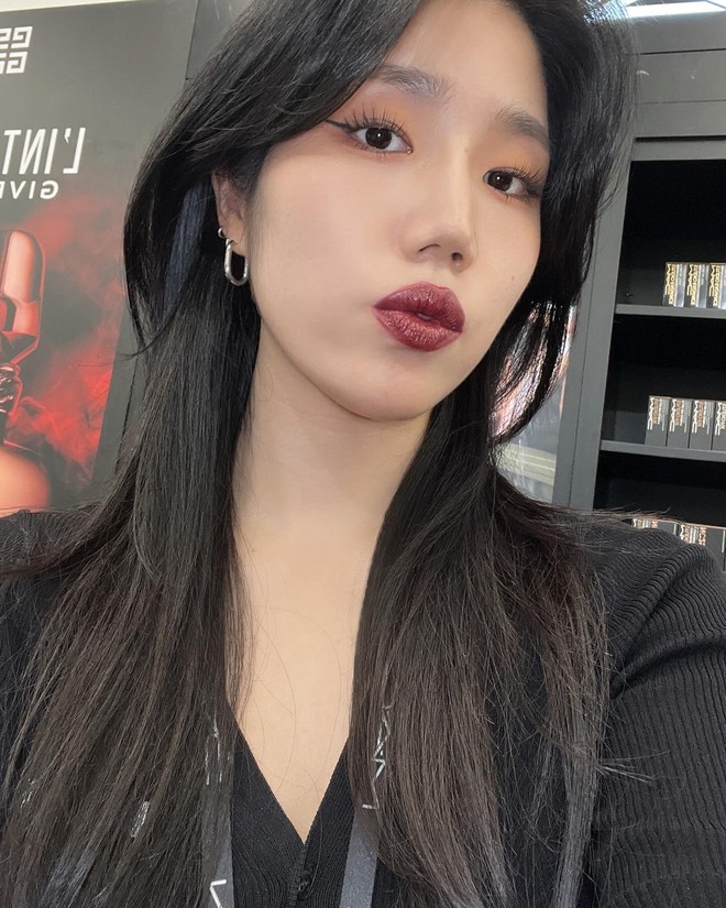 Hơn 2 triệu cô gái thành Conan truy tìm 1 màu son đỏ rượu sang chảnh khó tả- Ảnh 12. Hơn 2 triệu cô gái thành Conan truy tìm 1 màu son đỏ rượu sang chảnh khó tả- Ảnh 12.