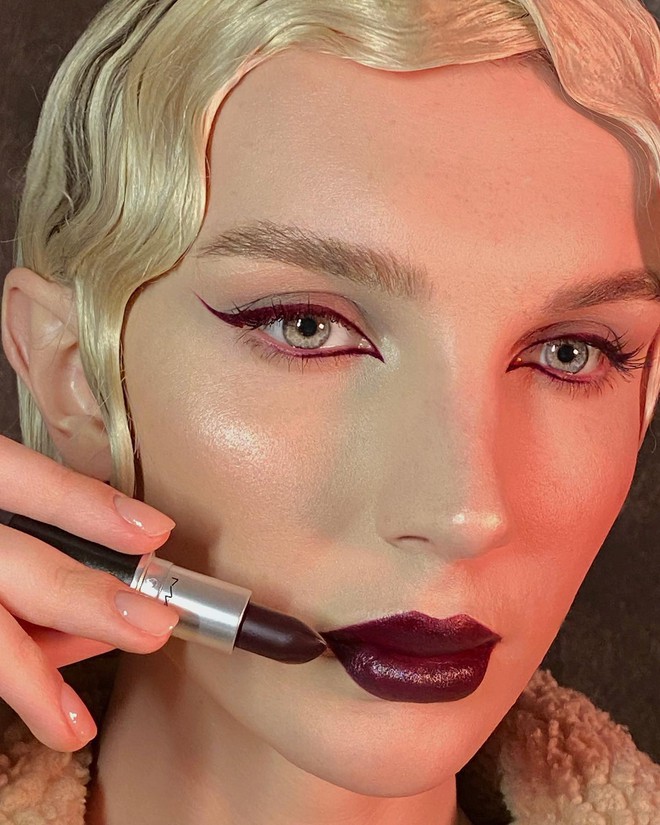 Hơn 2 triệu cô gái thành Conan truy tìm 1 màu son đỏ rượu sang chảnh khó tả- Ảnh 11. Hơn 2 triệu cô gái thành Conan truy tìm 1 màu son đỏ rượu sang chảnh khó tả- Ảnh 11.