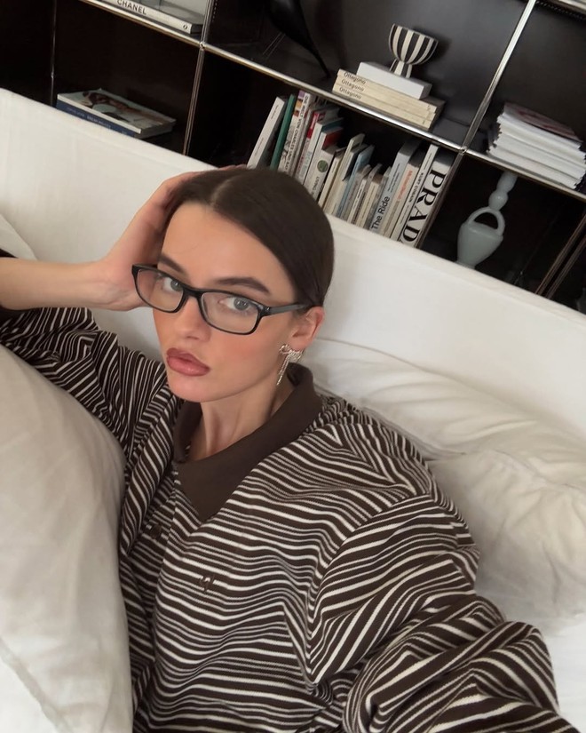 Hơn 2 triệu cô gái thành Conan truy tìm 1 màu son đỏ rượu sang chảnh khó tả- Ảnh 5. Hơn 2 triệu cô gái thành Conan truy tìm 1 màu son đỏ rượu sang chảnh khó tả- Ảnh 5.