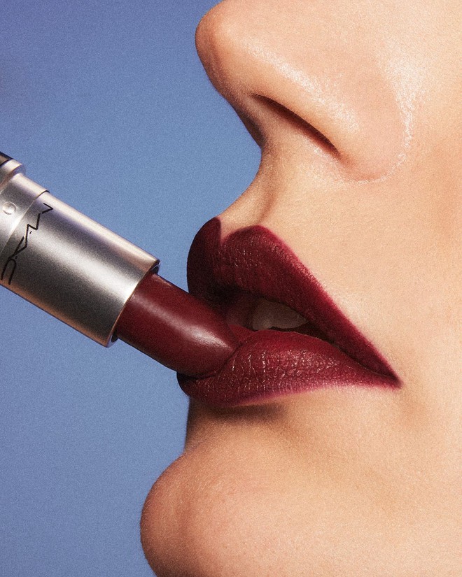 Hơn 2 triệu cô gái thành Conan truy tìm 1 màu son đỏ rượu sang chảnh khó tả- Ảnh 8. Hơn 2 triệu cô gái thành Conan truy tìm 1 màu son đỏ rượu sang chảnh khó tả- Ảnh 8.