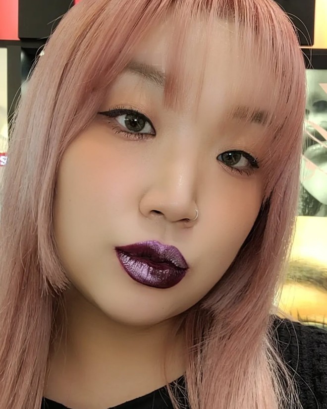 Hơn 2 triệu cô gái thành Conan truy tìm 1 màu son đỏ rượu sang chảnh khó tả- Ảnh 10. Hơn 2 triệu cô gái thành Conan truy tìm 1 màu son đỏ rượu sang chảnh khó tả- Ảnh 10.