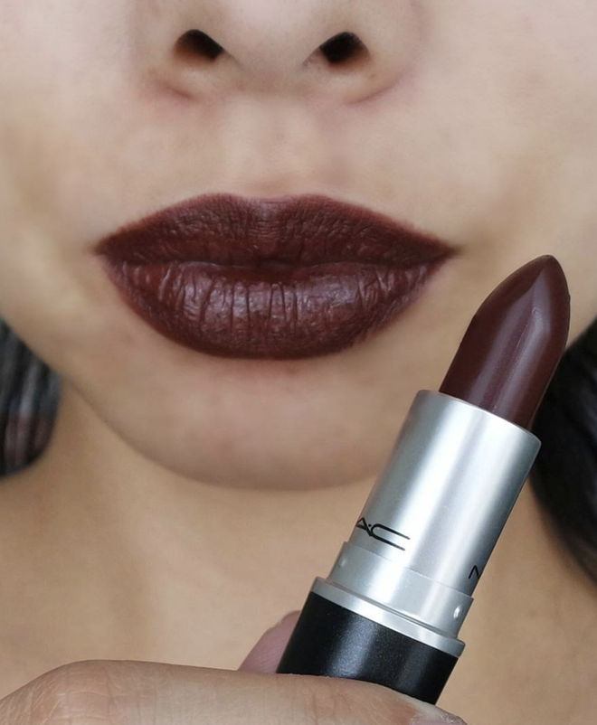 Hơn 2 triệu cô gái thành Conan truy tìm 1 màu son đỏ rượu sang chảnh khó tả- Ảnh 3. Hơn 2 triệu cô gái thành Conan truy tìm 1 màu son đỏ rượu sang chảnh khó tả- Ảnh 3.