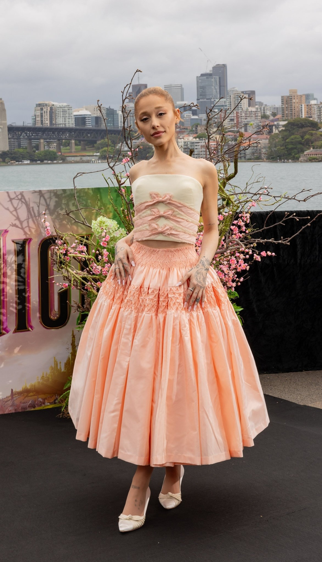 Từ "g&aacute;i chiến" slay tưng bừng, nữ ca sĩ từng b&ugrave;ng k&egrave;o fan Việt 8 năm trước nay hốc h&aacute;c đến trơ xương- Ảnh 15.