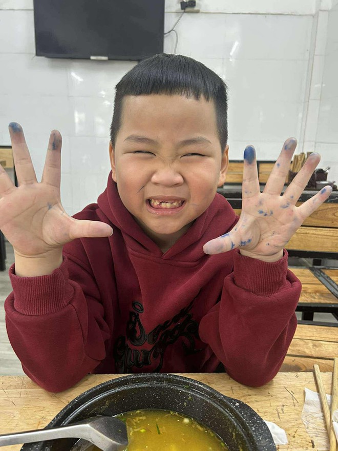 Lo con đi thi hay nhầm, mẹ viết "phao" l&ecirc;n tay con khiến d&acirc;n mạng th&iacute;ch th&uacute;- Ảnh 4.