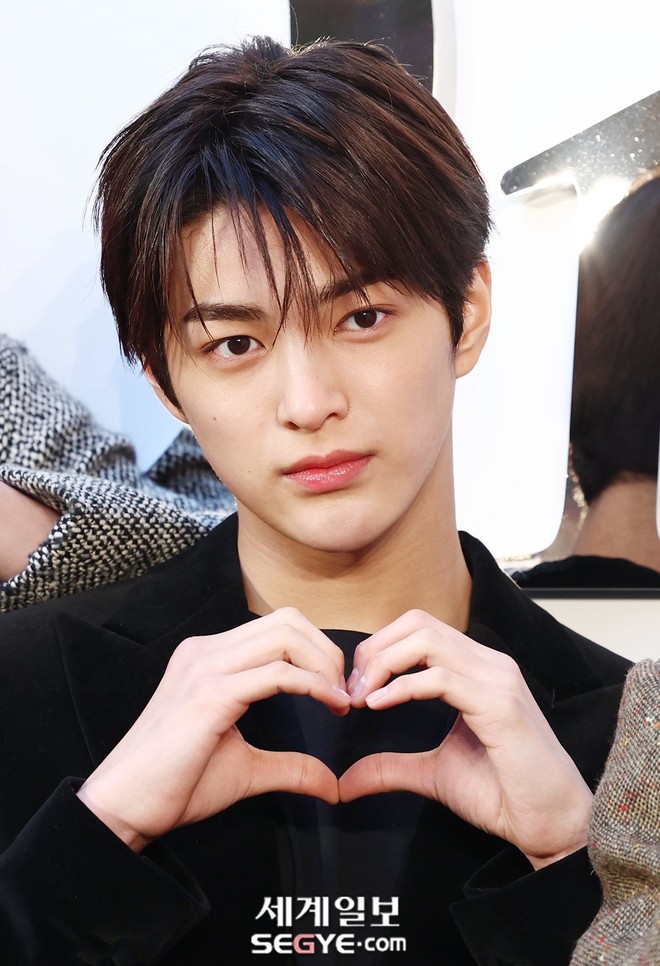 D&agrave;n trai đẹp g&acirc;y n&aacute;o loạn mạng x&atilde; hội- Ảnh 10.