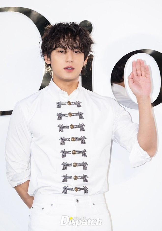 D&agrave;n trai đẹp g&acirc;y n&aacute;o loạn mạng x&atilde; hội- Ảnh 16.