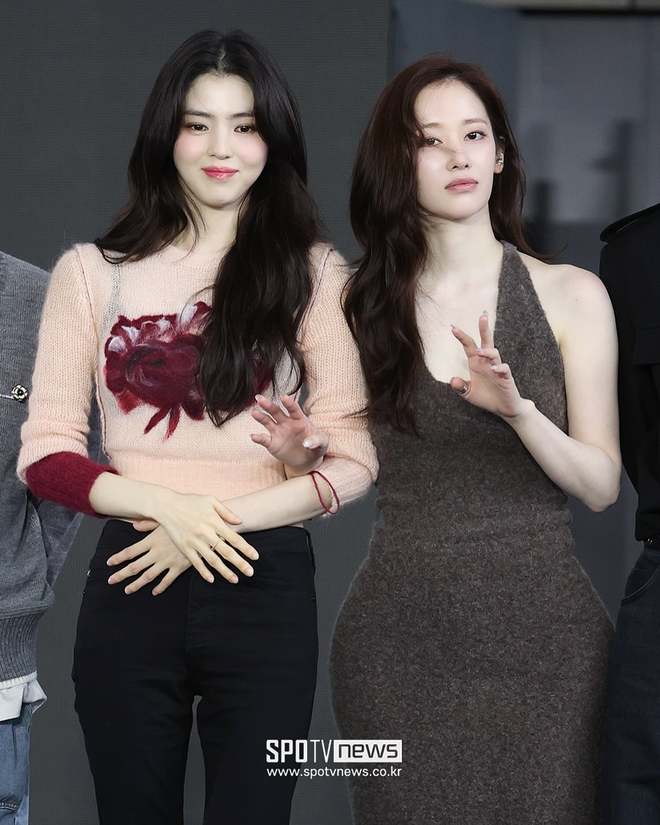 Chưa thấy ai như Han So Hee và bạn thân “ma cà rồng”: Đã bad girl còn cặp kè nhau thì cuốn không thể tả- Ảnh 7. Chưa thấy ai như Han So Hee và bạn thân “ma cà rồng”: Đã bad girl còn cặp kè nhau thì cuốn không thể tả- Ảnh 7.