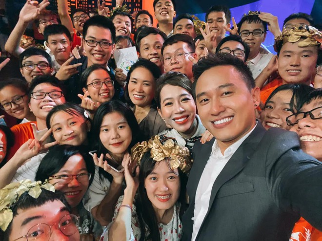 MC từng dẫn Đường Lên Đỉnh Olympia là Thủ khoa Đại học, giờ giữ vai trò quan trọng tại VTV, cùng con gái du lịch khắp thế giới - Ảnh 2.