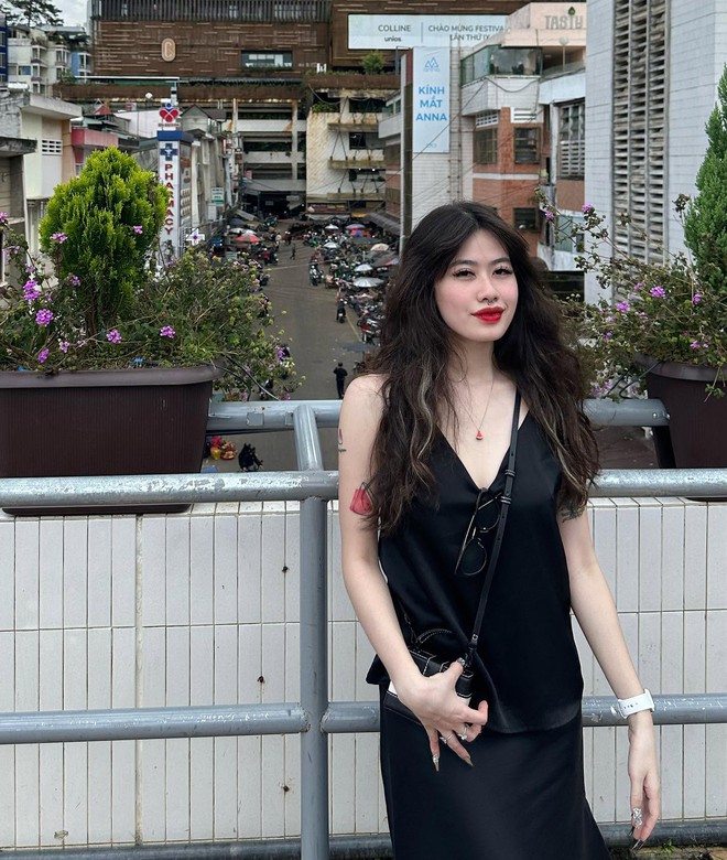 TikToker SN 2001, qu&ecirc; Hải Ph&ograve;ng l&agrave;m nạn nh&acirc;n mặc &aacute;o số 149 trong Trại Bu&ocirc;n Người - Ảnh 11.