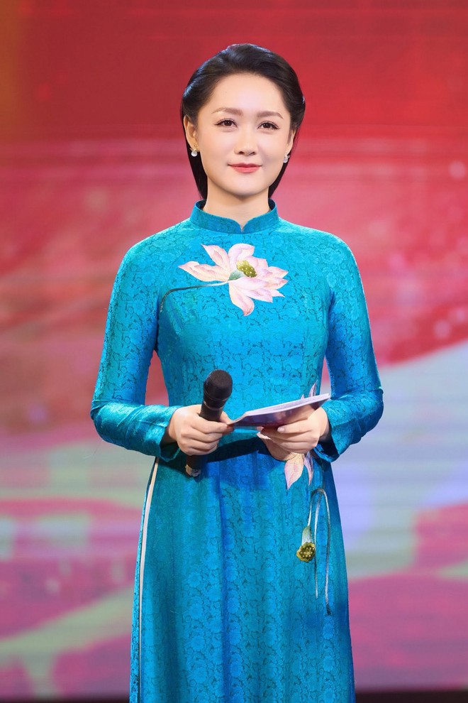 Thủ khoa SN 1988 từng l&agrave; BTV trẻ nhất l&ecirc;n s&oacute;ng Thời sự 19h - Ảnh 5.