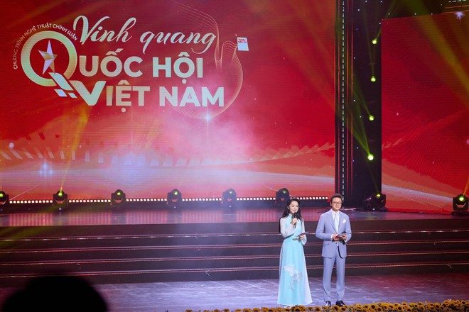 Thủ khoa SN 1988 từng l&agrave; BTV trẻ nhất l&ecirc;n s&oacute;ng Thời sự 19h - Ảnh 4.