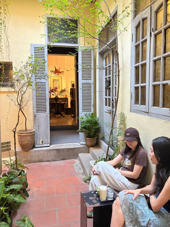 H&agrave; Nội hạ gần 10 độ chỉ sau một đ&ecirc;m, d&acirc;n t&igrave;nh đồng loạt rủ nhau &ldquo;xin nghỉ l&agrave;m để đi lượn phố&rdquo; - Ảnh 33.