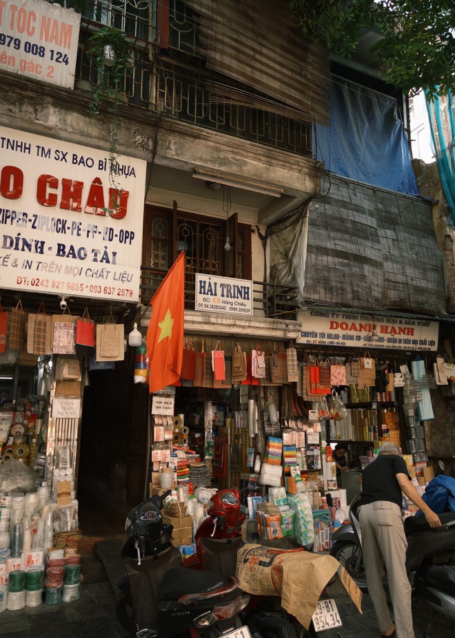 H&agrave; Nội hạ gần 10 độ chỉ sau một đ&ecirc;m, d&acirc;n t&igrave;nh đồng loạt rủ nhau &ldquo;xin nghỉ l&agrave;m để đi lượn phố&rdquo; - Ảnh 47.