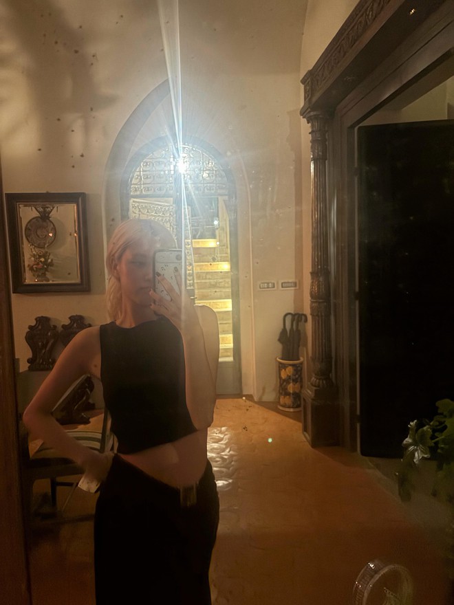 Phát hiện dinh thự được Rosé (BLACKPINK) thuê với giá 3,4 tỷ đồng/ tuần, có lịch sử hàng nghìn năm ở nước Ý - Ảnh 2.
