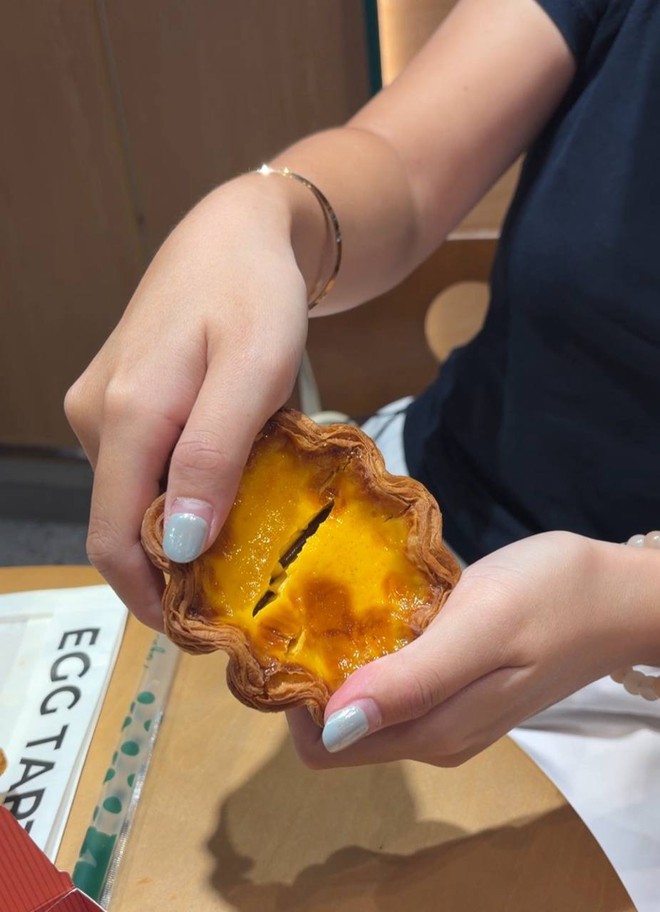 Đặt l&ecirc;n b&agrave;n c&acirc;n tart trứng OvO, Since Tea, Tarta v&agrave; KFC: Từ 19.000 đến 85.000 đồng, chiếc n&agrave;o đ&aacute;ng tiền nhất? - Ảnh 10.