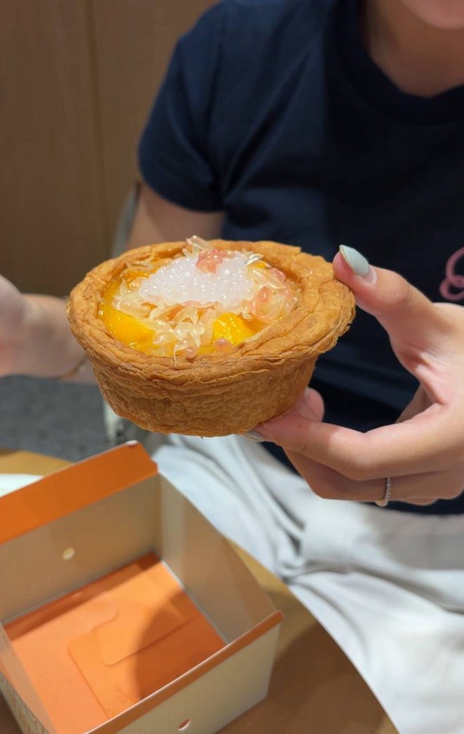 Đặt l&ecirc;n b&agrave;n c&acirc;n tart trứng OvO, Since Tea, Tarta v&agrave; KFC: Từ 19.000 đến 85.000 đồng, chiếc n&agrave;o đ&aacute;ng tiền nhất? - Ảnh 19.