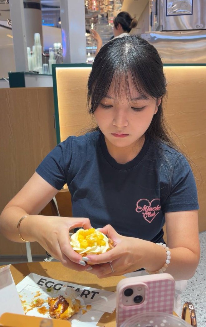 Đặt l&ecirc;n b&agrave;n c&acirc;n tart trứng OvO, Since Tea, Tarta v&agrave; KFC: Từ 19.000 đến 85.000 đồng, chiếc n&agrave;o đ&aacute;ng tiền nhất? - Ảnh 27.