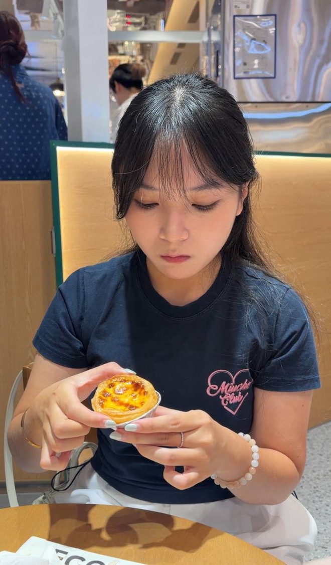 Đặt l&ecirc;n b&agrave;n c&acirc;n tart trứng OvO, Since Tea, Tarta v&agrave; KFC: Từ 19.000 đến 85.000 đồng, chiếc n&agrave;o đ&aacute;ng tiền nhất? - Ảnh 34.