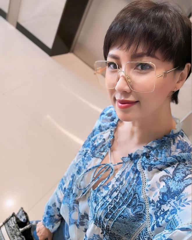 B&agrave; ngoại SN 1977 hot nhất Việt Nam thả d&aacute;ng &ldquo;cho&aacute;y&rdquo;, cứ xuất hiện l&agrave; x&ocirc;n xao - Ảnh 5.