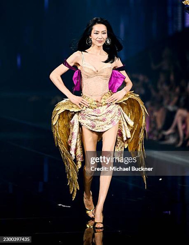 Xin vía Tỉnh Bách Nhiên có bạn gái "ate" trọn sàn diễn Victoria's Secret Fashion Show 2026!- Ảnh 1.