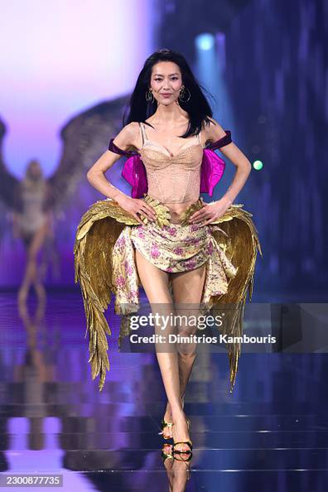 Xin vía Tỉnh Bách Nhiên có bạn gái "ate" trọn sàn diễn Victoria's Secret Fashion Show 2026!- Ảnh 3.