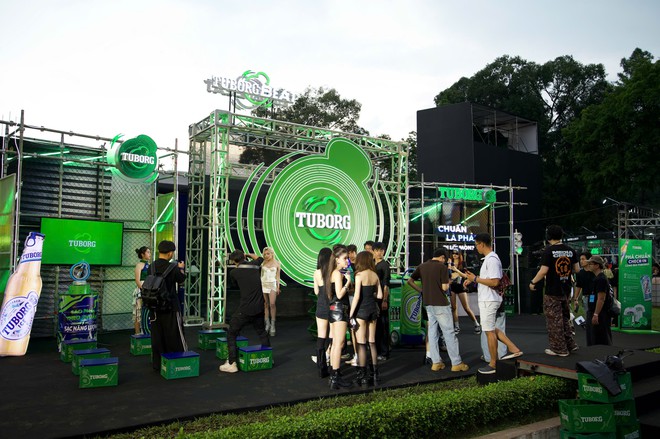 Trực tiếp từ điểm dừng duy nhất ở Đông Nam Á của NEWORLD: Huyền thoại Adam Beyer kết show ấn tượng, hàng nghìn raver "bung chất riêng" cùng bia Tuborg - Ảnh 36.