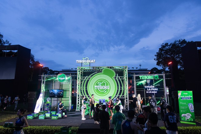 Trực tiếp từ điểm dừng duy nhất ở Đông Nam Á của NEWORLD: Huyền thoại Adam Beyer kết show ấn tượng, hàng nghìn raver "bung chất riêng" cùng bia Tuborg - Ảnh 29.