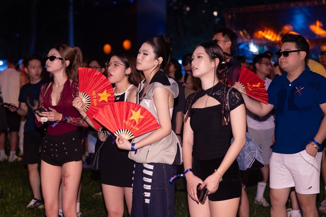 Trực tiếp từ điểm dừng duy nhất ở Đông Nam Á của NEWORLD: Huyền thoại Adam Beyer kết show ấn tượng, hàng nghìn raver "bung chất riêng" cùng bia Tuborg - Ảnh 56.