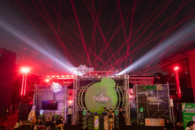 Trực tiếp từ điểm dừng duy nhất ở Đông Nam Á của NEWORLD: Huyền thoại Adam Beyer kết show ấn tượng, hàng nghìn raver "bung chất riêng" cùng bia Tuborg - Ảnh 19.