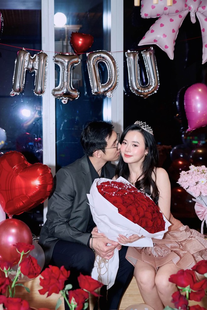 C&ocirc; trợ l&yacute; được Ph&oacute; Chủ tịch DUYTAN Group Minh Đạt gửi hoa đến tận nh&agrave; - Ảnh 3.