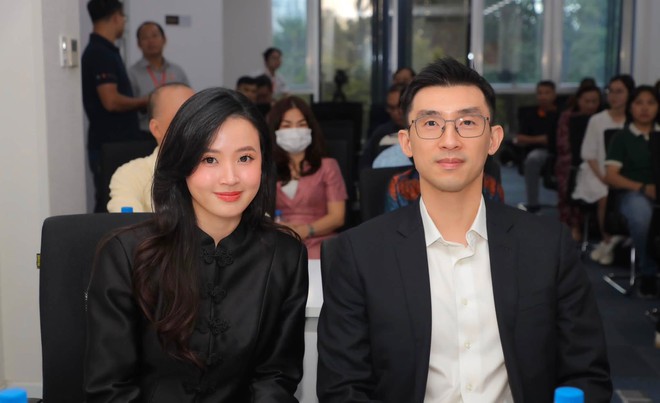 C&ocirc; trợ l&yacute; được Ph&oacute; Chủ tịch DUYTAN Group Minh Đạt gửi hoa đến tận nh&agrave; - Ảnh 4.