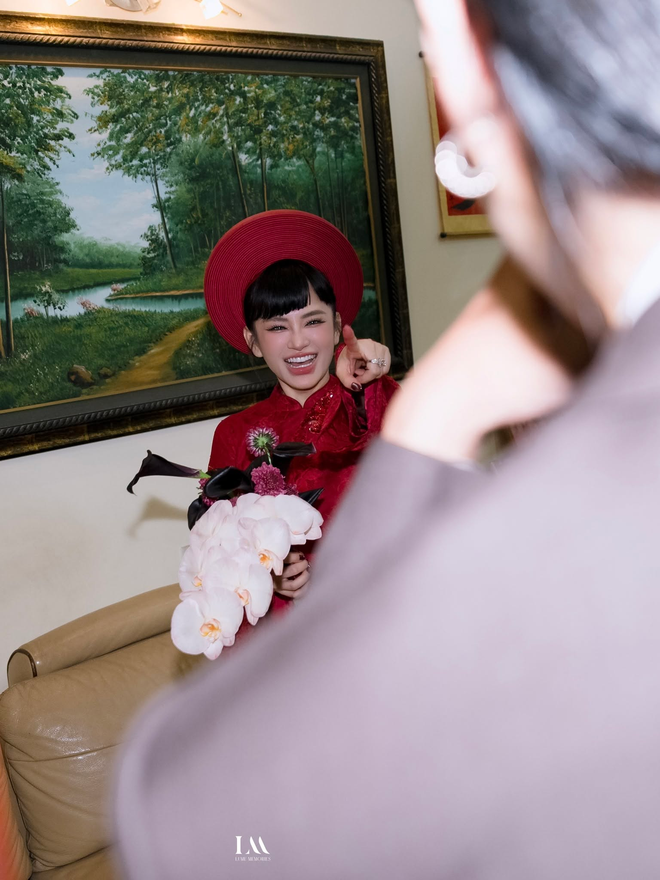 Vợ Vương Anh Ole tung ảnh đ&aacute;m hỏi n&eacute;t căng: So với tr&ecirc;n mạng kh&aacute;c nhiều kh&ocirc;ng?- Ảnh 2.