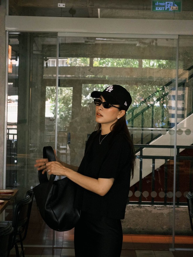Camera thường lia tr&uacute;ng con d&acirc;u tỷ ph&uacute; Johnathan Hạnh Nguyễn ở qu&aacute;n cafe- Ảnh 3.