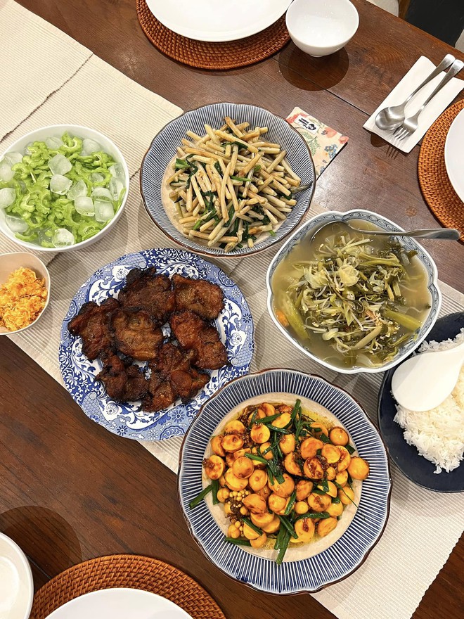 M&acirc;m cơm nh&agrave; của nữ diễn vi&ecirc;n nổi tiếng từng đạp xe giao cơm, nay l&agrave;m d&acirc;u tỷ ph&uacute; &ldquo;vua h&agrave;ng hiệu&rdquo; - Ảnh 30.