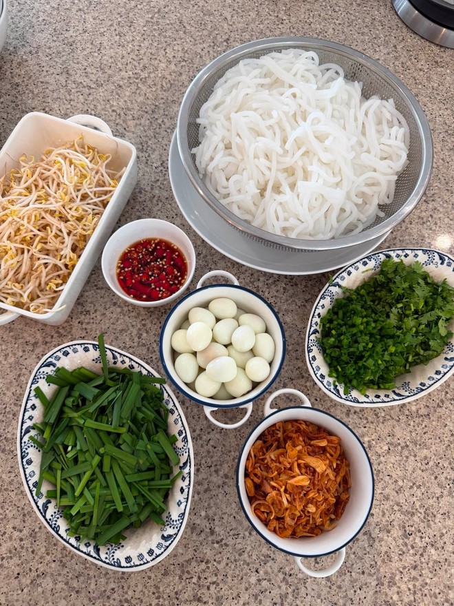 M&acirc;m cơm nh&agrave; của nữ diễn vi&ecirc;n nổi tiếng từng đạp xe giao cơm, nay l&agrave;m d&acirc;u tỷ ph&uacute; &ldquo;vua h&agrave;ng hiệu&rdquo; - Ảnh 9.
