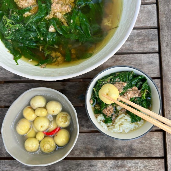 M&acirc;m cơm nh&agrave; của nữ diễn vi&ecirc;n nổi tiếng từng đạp xe giao cơm, nay l&agrave;m d&acirc;u tỷ ph&uacute; &ldquo;vua h&agrave;ng hiệu&rdquo; - Ảnh 20.