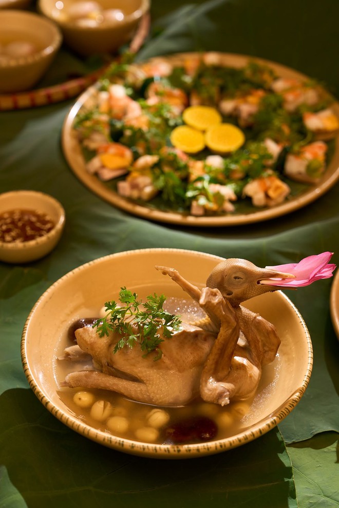 Việt Nam c&oacute; qu&aacute;n ăn đ&oacute;n li&ecirc;n tiếp 3 nguy&ecirc;n thủ, đ&atilde;i to&agrave;n rau muống x&agrave;o tỏi, c&oacute; vị c&ograve;n xắn tay v&agrave;o bếp cuốn nem cua bể - Ảnh 12.