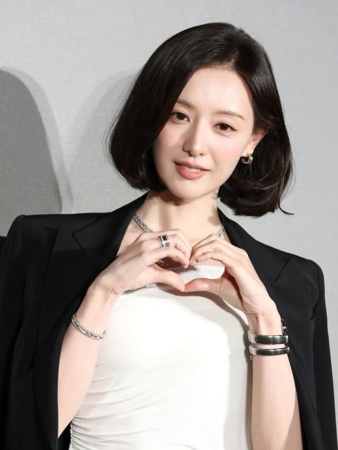 Jang Won Young v&agrave; Kim Ji Won viết tiếp cuộc chiến visual kh&ocirc;ng hồi kết giữa idol v&agrave; diễn vi&ecirc;n H&agrave;n- Ảnh 5.