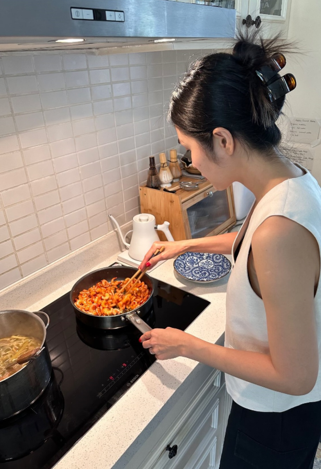 M&acirc;m cơm nh&agrave; của nữ diễn vi&ecirc;n nổi tiếng từng đạp xe giao cơm, nay l&agrave;m d&acirc;u tỷ ph&uacute; &ldquo;vua h&agrave;ng hiệu&rdquo; - Ảnh 3.