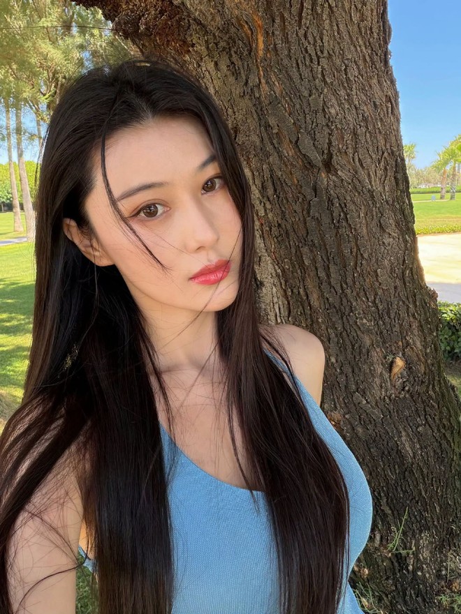 "Đại mỹ nh&acirc;n" thị phi của showbiz, 31 tuổi y&ecirc;n ấm với chồng qu&acirc;n nh&acirc;n: U40 vẫn đẹp như tượng tạc, gu ăn vận qu&aacute; b&eacute;n- Ảnh 2.