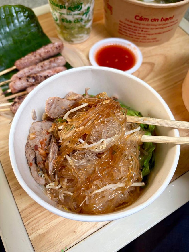 Từ bát cháo trai ấm nóng đến chè cốm bưởi dừa non: Hoá ra có thể tìm thấy cả mùa thu trong một lần order - Ảnh 8.