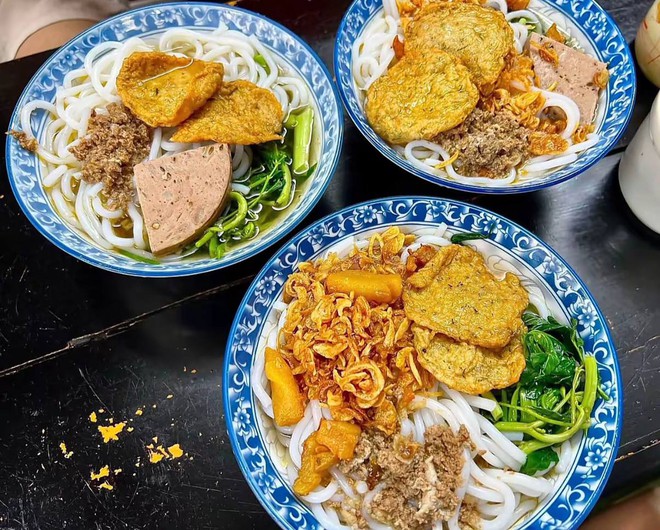 Qu&aacute;n canh b&uacute;n cua gia truyền ở phố cổ H&agrave; Nội, sợi b&uacute;n to gấp v&agrave;i lần b&igrave;nh thường, d&ugrave;ng 5 kg cua đồng cho nồi nước d&ugrave;ng - Ảnh 5.
