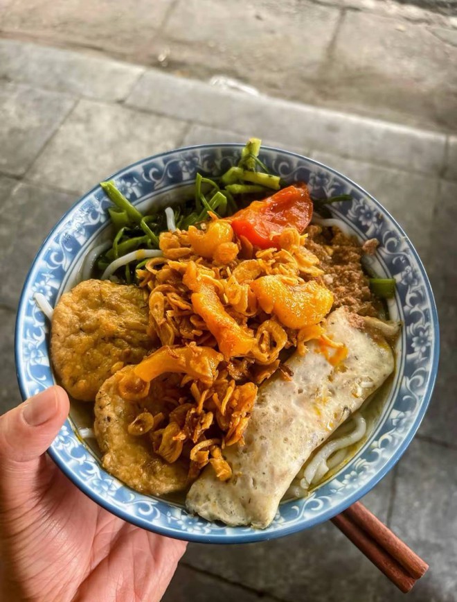 Qu&aacute;n canh b&uacute;n cua gia truyền ở phố cổ H&agrave; Nội, sợi b&uacute;n to gấp v&agrave;i lần b&igrave;nh thường, d&ugrave;ng 5 kg cua đồng cho nồi nước d&ugrave;ng - Ảnh 4.