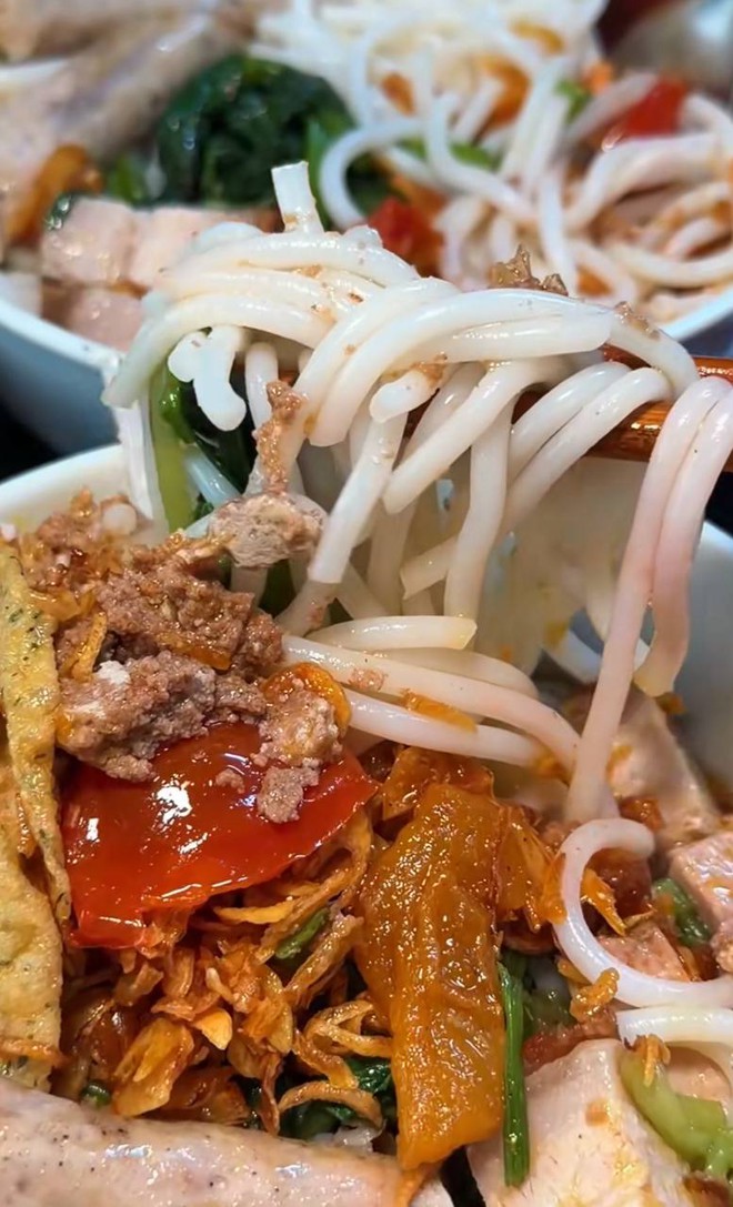 Qu&aacute;n canh b&uacute;n cua gia truyền ở phố cổ H&agrave; Nội, sợi b&uacute;n to gấp v&agrave;i lần b&igrave;nh thường, d&ugrave;ng 5 kg cua đồng cho nồi nước d&ugrave;ng - Ảnh 10.