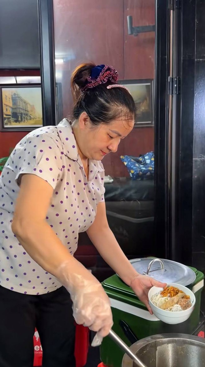 Qu&aacute;n canh b&uacute;n cua gia truyền ở phố cổ H&agrave; Nội, sợi b&uacute;n to gấp v&agrave;i lần b&igrave;nh thường, d&ugrave;ng 5 kg cua đồng cho nồi nước d&ugrave;ng - Ảnh 23.
