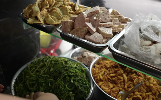 Qu&aacute;n canh b&uacute;n cua gia truyền ở phố cổ H&agrave; Nội, sợi b&uacute;n to gấp v&agrave;i lần b&igrave;nh thường, d&ugrave;ng 5 kg cua đồng cho nồi nước d&ugrave;ng - Ảnh 6.
